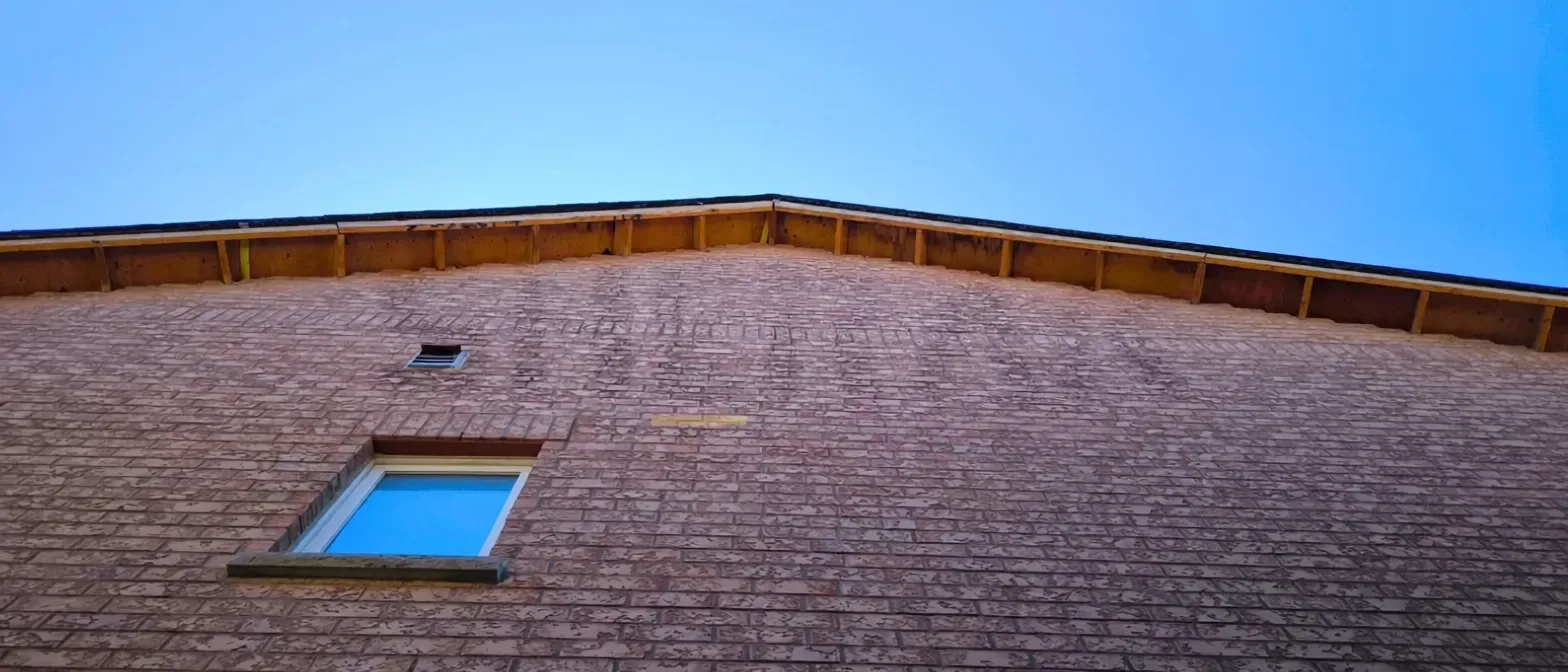 District Ave. Soffit, Facia, Eavestrough, and Pot Light installation project photo 3
