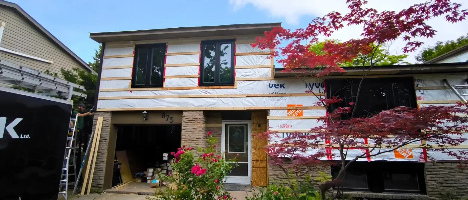Magnolia Ave., Newmarket Project, Siding, Soffit, Fascia, Eavestrough installation photo 4